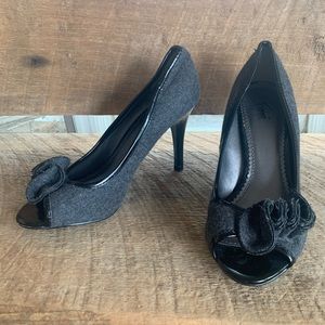 Black heels size 7